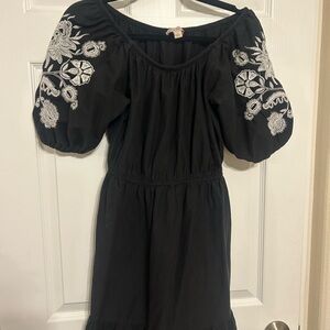 Knox Rose Black Top with White Details